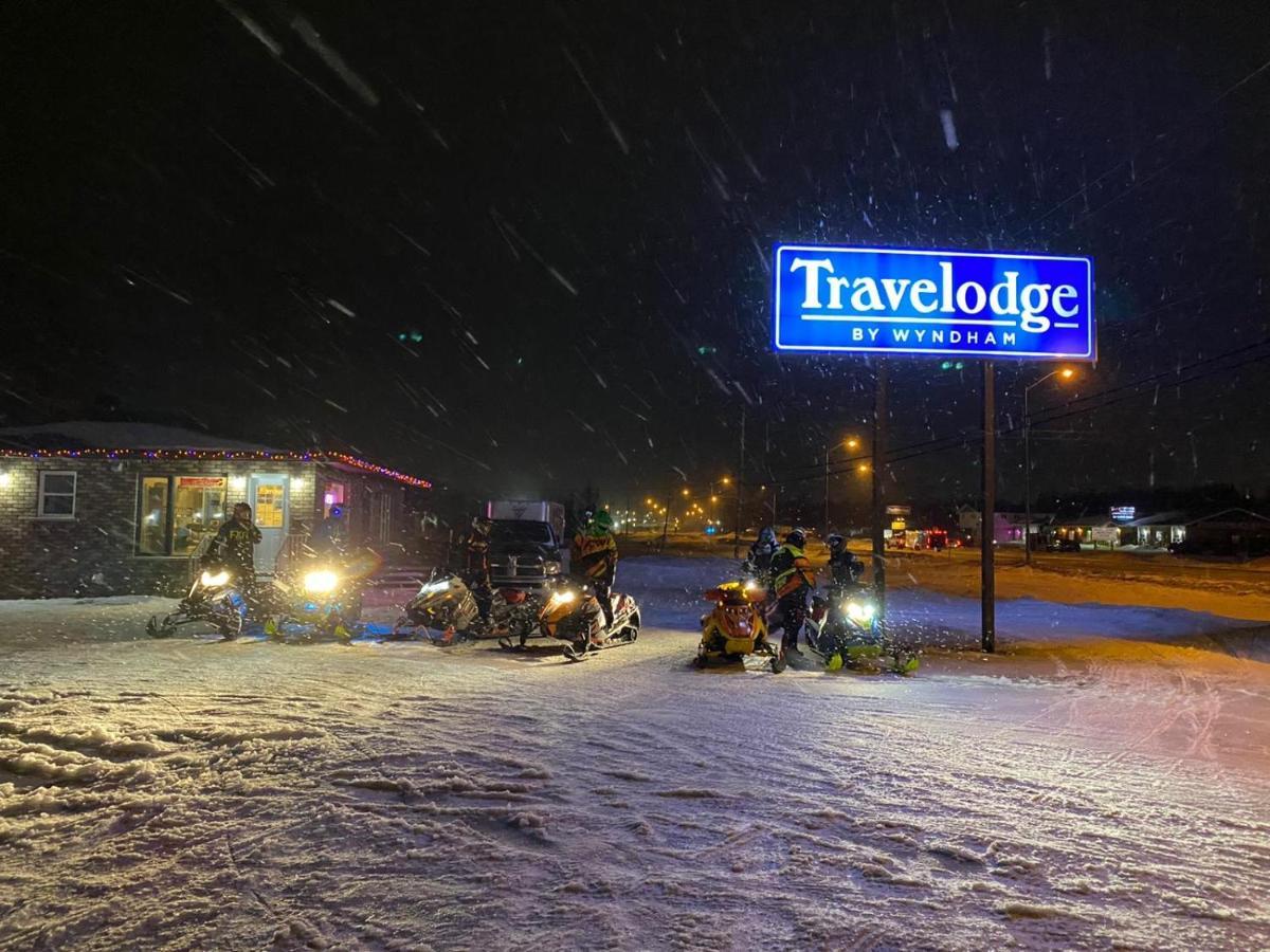 Travelodge By Wyndham Cochrane Экстерьер фото