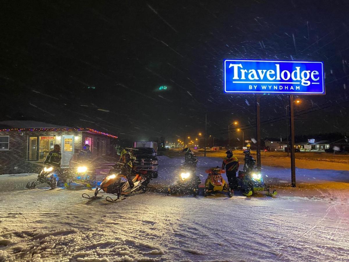 Travelodge By Wyndham Cochrane Экстерьер фото