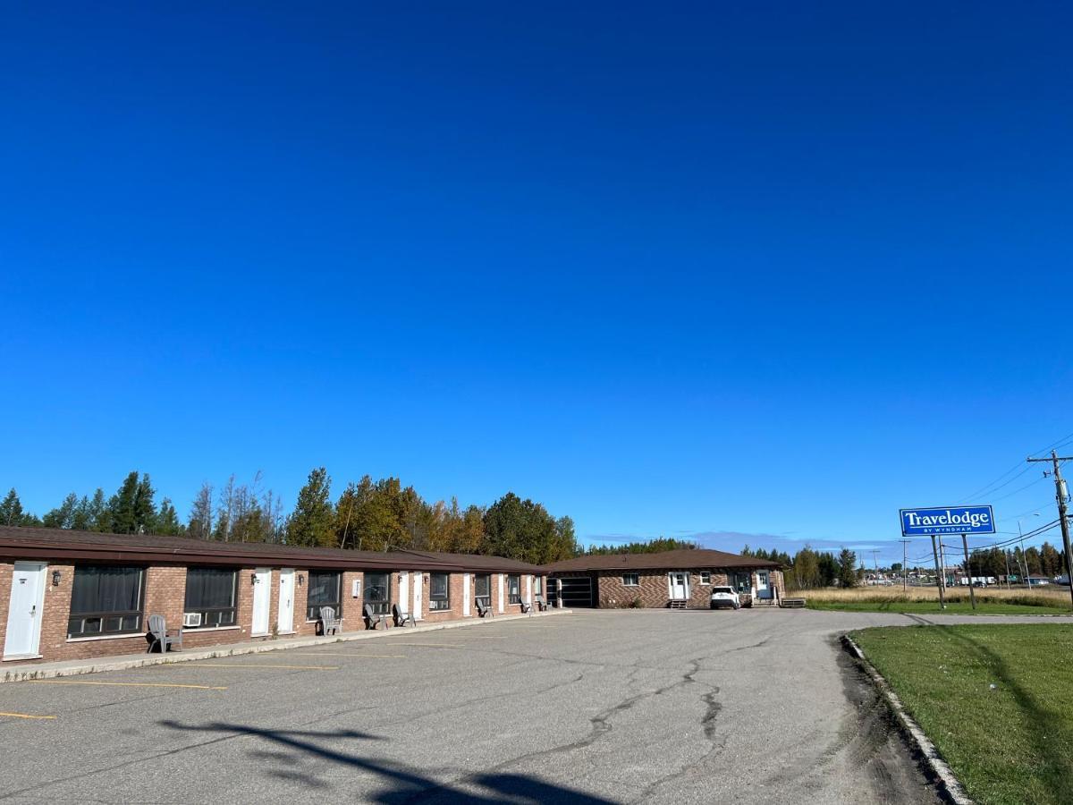 Travelodge By Wyndham Cochrane Экстерьер фото