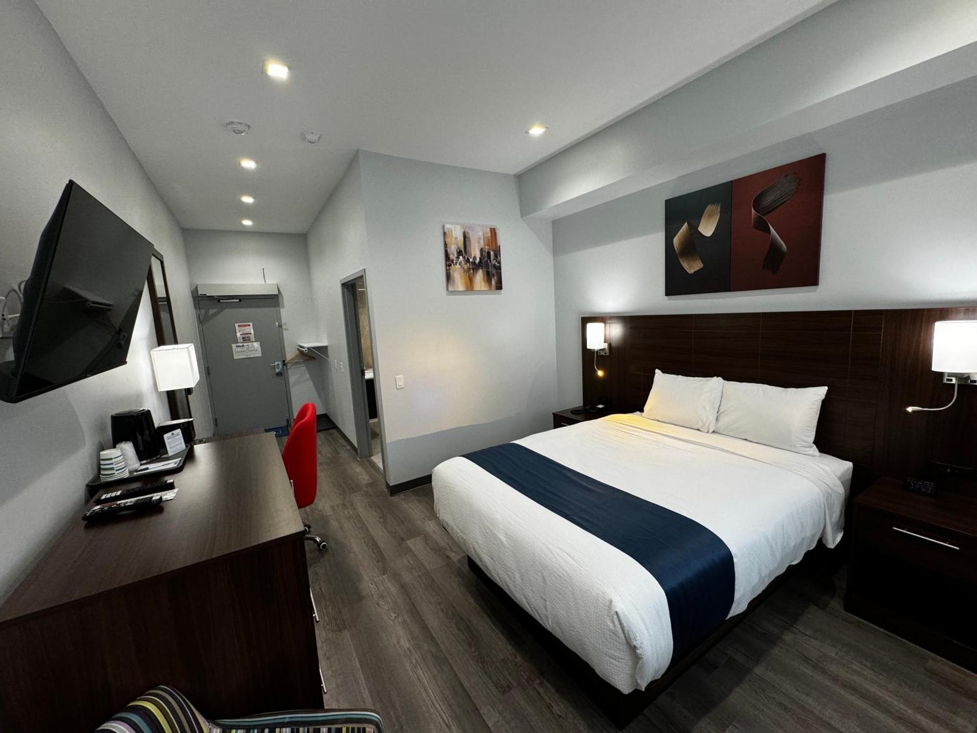 Travelodge By Wyndham Cochrane Экстерьер фото