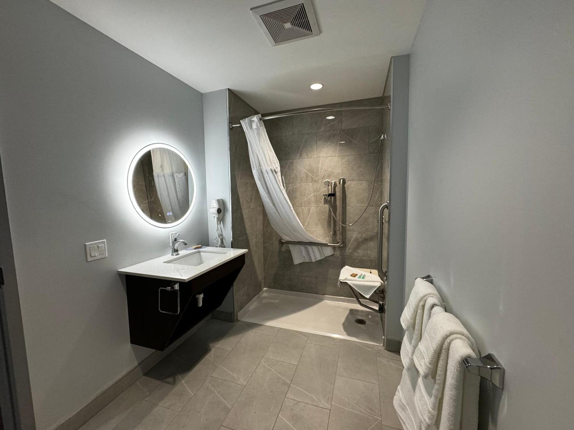 Travelodge By Wyndham Cochrane Экстерьер фото