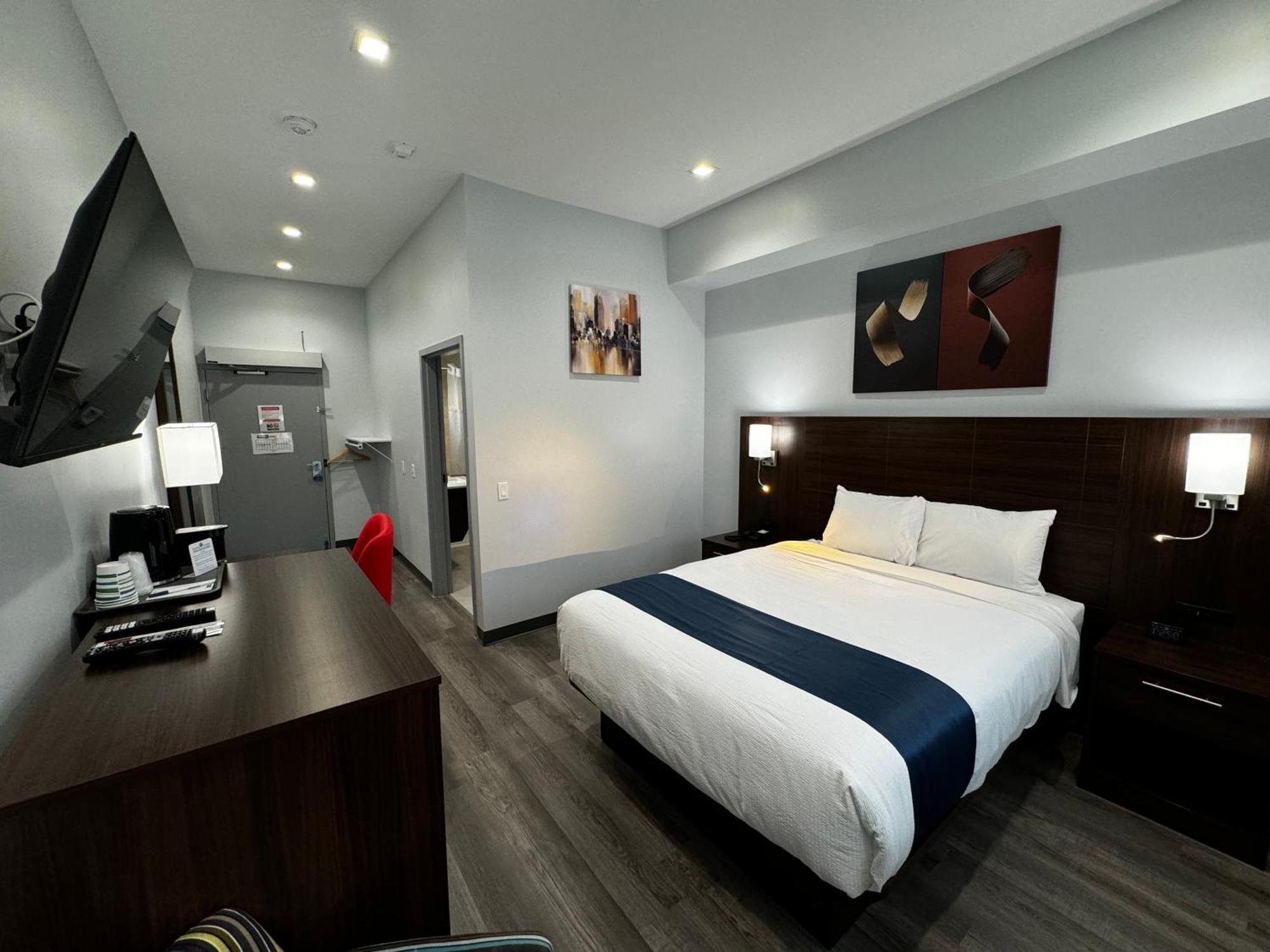 Travelodge By Wyndham Cochrane Экстерьер фото